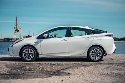 Люди выбирают Toyota Prius «раз и навсегда» чаще других автомобилей - mk.ru