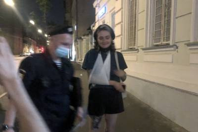 Журналистка, на которую напали полицейские, решила уехать из России - tayga.info - Россия - район Басманное