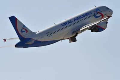 Российский самолет совершил посадку в Екатеринбурге с отказавшим автопилотом - lenta.ru - Россия - Екатеринбург - Минеральные Воды - Уральск
