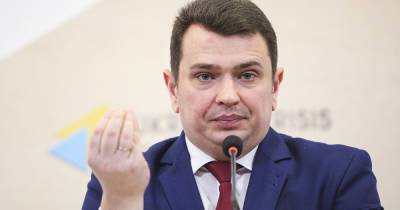 Артем Сытник - Денис Шмыгаль - Коррупционер Сытник в июне заработал в 4 раза больше, чем премьер Шмыгаль - dsnews.ua - Украина