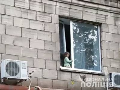 В Запорожье нацгвардеец спас двухлетнюю девочку, которая чуть не выпала из окна - gordonua.com - Украина - Запорожье