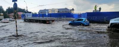 Дождь утопил в воде площадь Будагова и улицу Зыряновскую в Новосибирске - runews24.ru - Новосибирск - р-н Советский