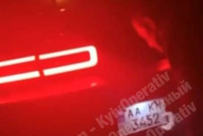 В Киеве обнаженный мужчина за рулем цеплялся к женщинам - rupor.info - Киев