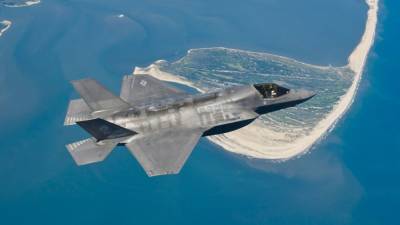 В Японии один удар молнии вывел из строя сразу два истребителя F-35 - sharij.net - США - Япония