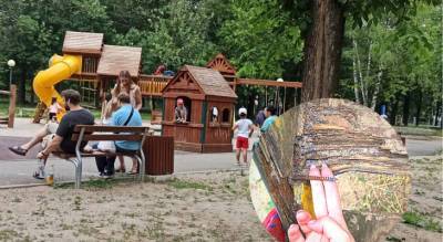 «Малыши ранят ножки о торчащие штыри»: в Ярославле родители возмущены разрушенным детским городком - progorod76.ru - Ярославская обл. - Ярославль
