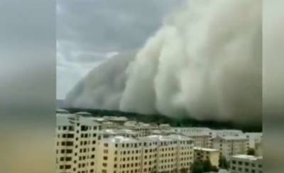 В Китае разверзся ад: песчаная буря стремительно засыпала город-миллионник - lenta.ua - Китай - Украина