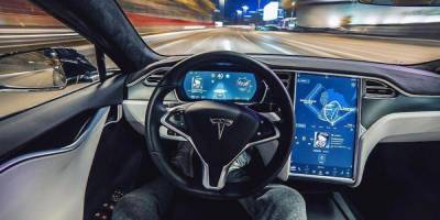 Илона Маску - Автопилот Tesla перепутал Луну с желтым сигналом светофора - ruposters.ru