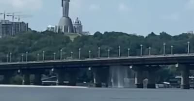 В Киеве в третий раз за месяц прорвало теплотрассу под мостом Патона (ВИДЕО) - delo.ua - Украина - Киев