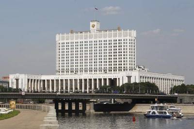 Владимир Груздев - Правительство одобрило идею изъятия загранпаспортов у должников - smartmoney.one - Россия - Reuters
