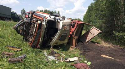 На трассе Чериков-Славгород перевернулся грузовик - работники МЧС деблокировали водителя - belta.by - Белоруссия