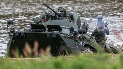 Военные РФ при подготовке к совместным учениям преодолели водные преграды - iz.ru - Россия - Израиль - Узбекистан - Самарская обл.