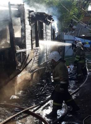 В Трусовском районе Астрахани за сутки сгорели дом, хозпостройка и автомобиль - astrakhanfm.ru - Астрахань - район Трусовский, Астрахань