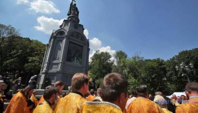 Центр Киева перекрыт по случаю крестного хода в честь 1033-летия Крещения Руси - lenta.ua - Украина - Киев - Русь