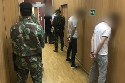 Избившие полицейских во время массовой потасовки россияне задержаны - lenta.ru - Россия - Саратов