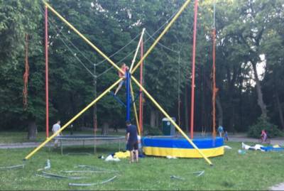 В Кременчуге девочка-подросток упала с батута: у нее травмы шеи и позвоночника - kp.ua - Украина - Львовская обл. - Полтавская обл. - Кременчуг