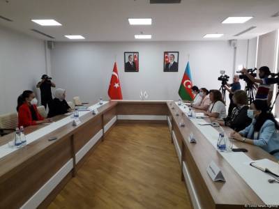 В Баку прошла встреча председателя женского крыла правящей партии Турции и главы госкомитета Азербайджана (ФОТО) - trend.az - Турция - Азербайджан
