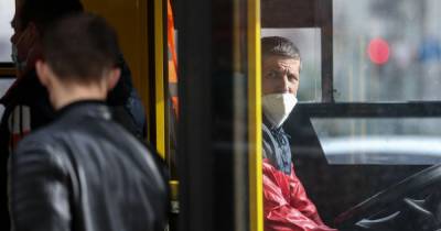 В Киеве остановка, которую сдуло ветром, утроила ДТП (видео) - vchaspik.ua - Украина - Киев