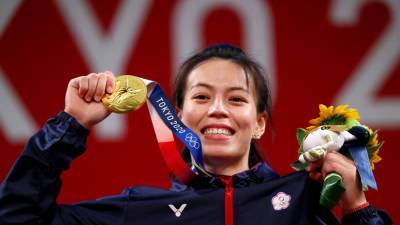 Штангистка Синчжунь завоевала золото с тремя олимпийскими рекордами - russian.rt.com - Токио - Япония - Туркмения