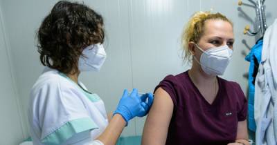 В Евросоюзе 70% населения получили прививку от COVID-19 - focus.ua - Украина - Ляйен