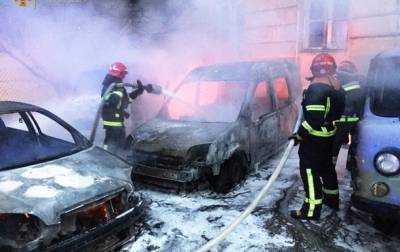 Во Львове ночью сгорели три автомобиля - korrespondent.net - Украина - Львов