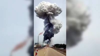 Мощный взрыв прогремел на химзаводе Bayer в Германии (видео) - tvc.ru - Германия - Леверкузен