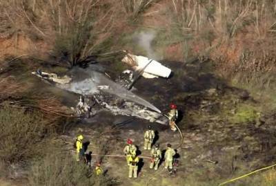 Самолет потерпел крушение, на месте падения возник мощный пожар: первые кадры трагедии в США - politeka.net - США - Украина - USA - шт. Калифорния