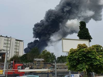 На западе Германии прогремел взрыв в районе химического производства. СМИ пишут, что это произошло на площадке фармконцерна Bayer - gordonua.com - Украина - Германия