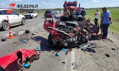 Под Тюменью трубовоз протаранил легковушку - fedpress.ru - Тюмень - Тюменская обл. - Таджикистан