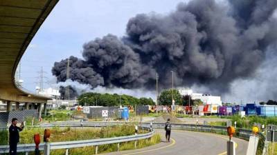 На химзаводе корпорации Bayer в Германии прогремел мощный взрыв: город заволокло черным дымом (ВИДЕО) - lenta.ua - Украина - Киев - Германия - Леверкузен