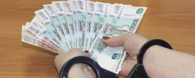 Экс-директор школы в Хабаровском крае устраивала на работу фиктивных людей - runews24.ru - Хабаровский край