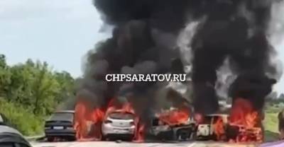 Четыре машины сгорели в массовом ДТП под Саратовом, есть погибший - reendex.ru - Россия - Саратовская обл. - Саратов - Волгоград - Самара