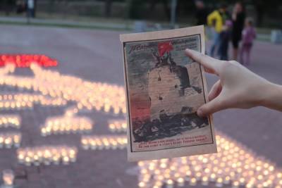 Волонтёры Победы зажгли огненную картину войны на День города в Пскове - mk-pskov.ru - Псков
