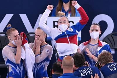Владислав Ларин - Россия сохранила позиции в медальном зачете Олимпиады в Токио - lenta.ru - Россия - Китай - США - Токио - Англия - Япония