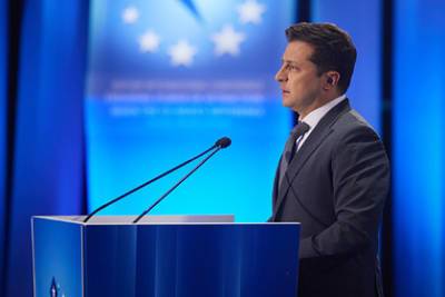 Владимир Зеленский - Петр Порошенко - Юрий Бойко - Юлия Тимошенко - Названа доля готовых поддержать Зеленского на выборах украинцев - lenta.ru - Украина