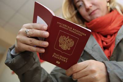 В России оценили идею изымать загранпаспорта у граждан - lenta.ru - Россия
