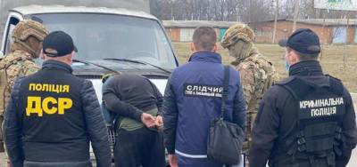 В Хмельницком бандиты вымогали деньги у мужчины за спокойную жизнь - lenta.ua - Украина - Хмельницкая обл.