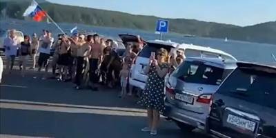 Владивостокские водители устроили флешмоб в сторону Японии - ruposters.ru - Россия - Токио - Япония - Владивосток