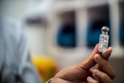 Минздрав одобрил совместное испытание вакцин AstraZeneca и "Спутник Лайт" - tvc.ru - Россия - Санкт-Петербург