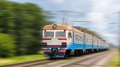 Электричка насмерть сбила торопившуюся пенсионерку в Петербурге — видео (18+) - 5-tv.ru - Санкт-Петербург