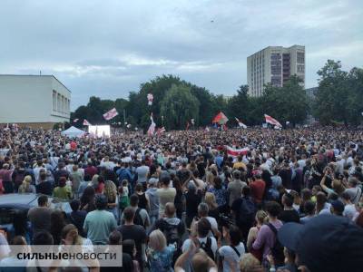Александр Лукашенко - Жителю Гомеля грозит до пяти лет лишения свободы за испорченный портрет Лукашенко и комментарий в телеграм-чате - naviny.by - Белоруссия - Гомель
