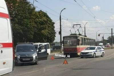 В Курске легковушка протаранила карету скорой помощи - chr.mk.ru - Курск