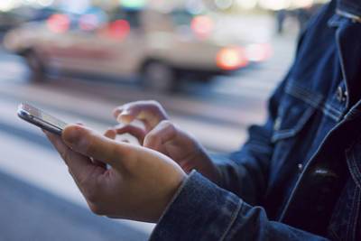 Парень хотел распечатать фото с телефона и удивил сотрудников содержимым галереи - lenta.ru