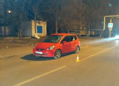 Видео: в Астрахани на ул. Космонавтов водитель иномарки сбила на зебре девушку - astrakhanfm.ru - Астрахань - Астраханская обл.