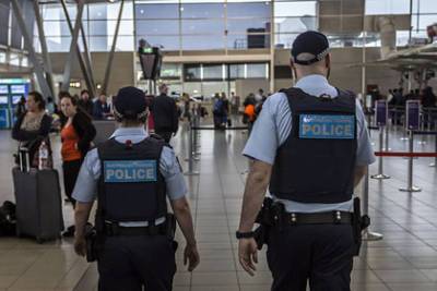 Пассажира самолета арестовали в аэропорту из-за нескольких снимков на ноутбуке - lenta.ru - США - Австралия - Сидней