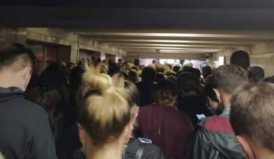 "Взяли мало скотча": украинцам показали оригинальный "ремонт" в метро Киева, фото - politeka.net - Украина - Киев - Киевская обл.