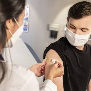В Ирландии от коронавируса будут вакцинировать подростков - reporter-ua.com - Ирландия