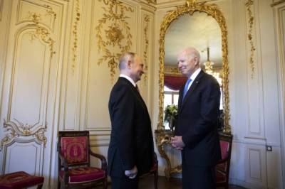Гарри Каспаров - Путин - Байден - Байден хочет, чтобы Путин вел себя хорошо. Так почему бы не заняться его деньгами? - enovosty.com - Россия - США