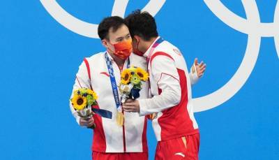 Китай выиграл золотые медали в синхронных прыжках в воду с трамплина - sportarena.com - Китай - США - Токио - Германия