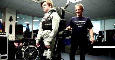Коляски больше не нужны: инженер собрал экзоскелет, чтобы его сын снова смог ходить - focus.ua - Украина - Франция