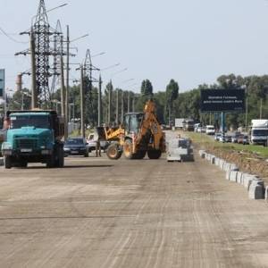 В Запорожье ремонтируют дорогу на Набережной магистрали. Фото - reporter-ua.com - Запорожье